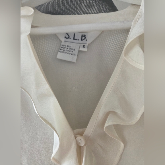 Ivory Ruffle-Front Long Sleeve Blouse - Picture 3 of 4